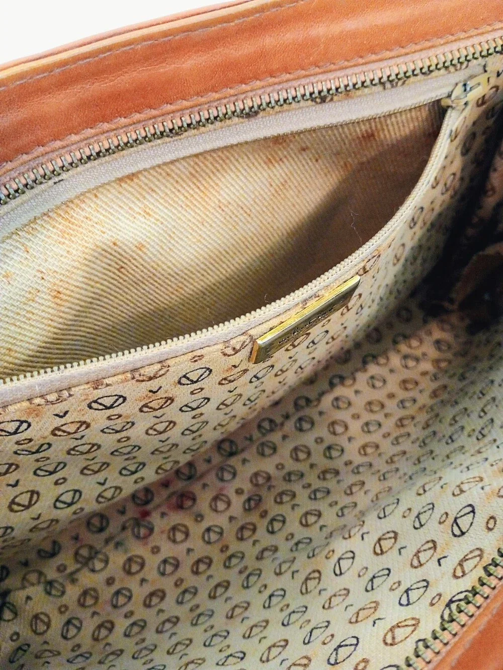 Valentino Garavani Vintage Leather Clutch Project Bag - Picture 13 of 16